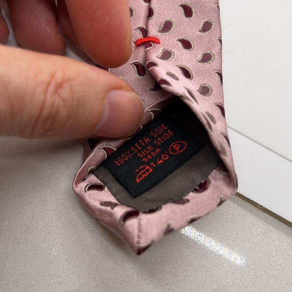 Romeo Gigli Pink Tie. Small Paisley Pattern. Excellent Condition - Picture 4 of 5